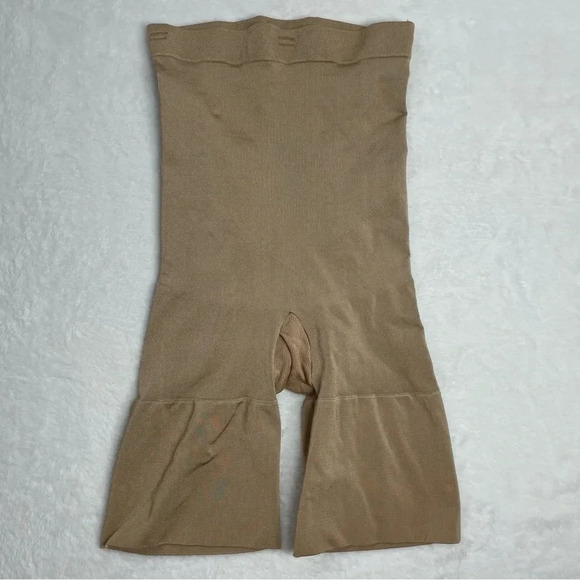 Spanx Focused Firmer High Rise Mid Thigh Shaper Shorts - Picture 1 of 5